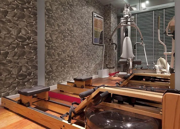 ホテル ルーヴル ボン アンファン 3*