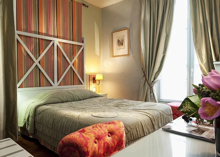 Louvre Bons Enfants Hotel