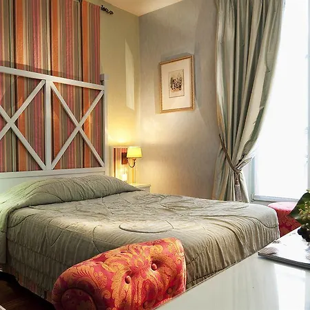 Louvre Bons Enfants Hotel