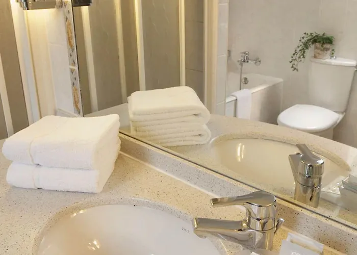 Louvre Bons Enfants Hotel